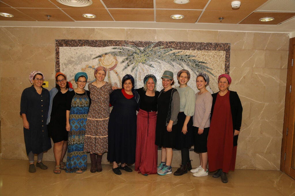חלק מהנשים שניגשו למבחנים חלק מהנשים שניגשו למבחנים