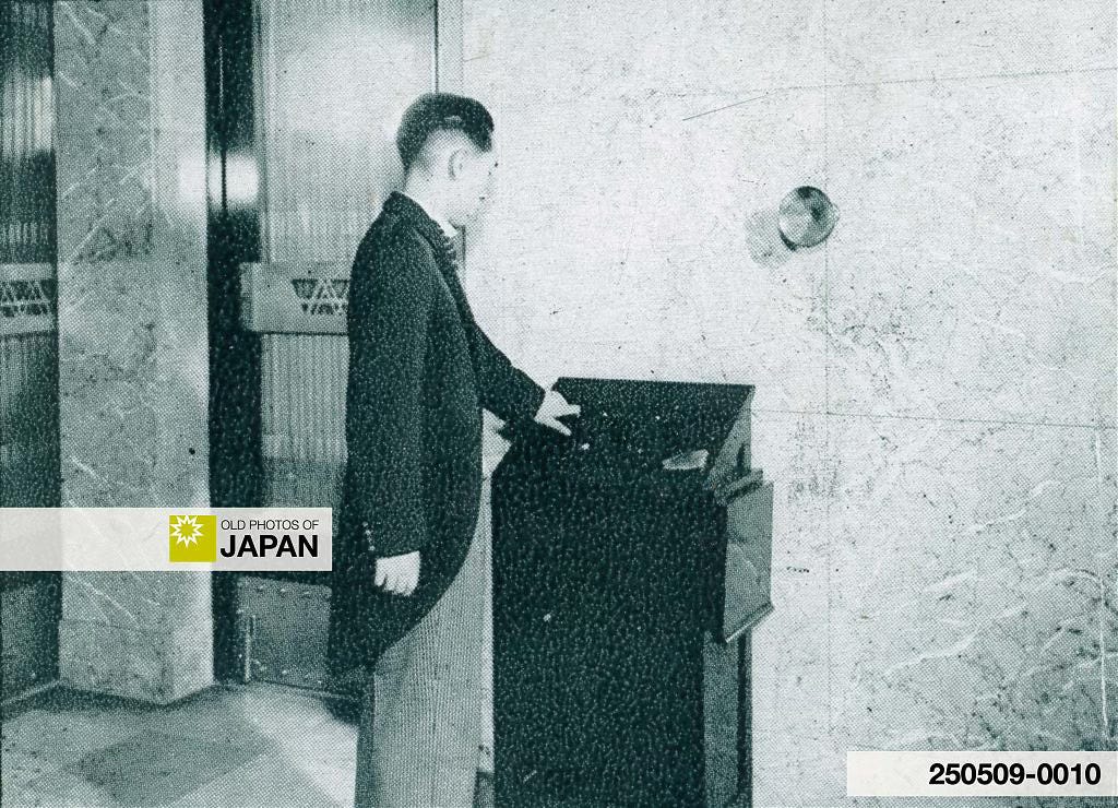 Automated system for calling cars at the New Osaka Hotel, ca. 1935