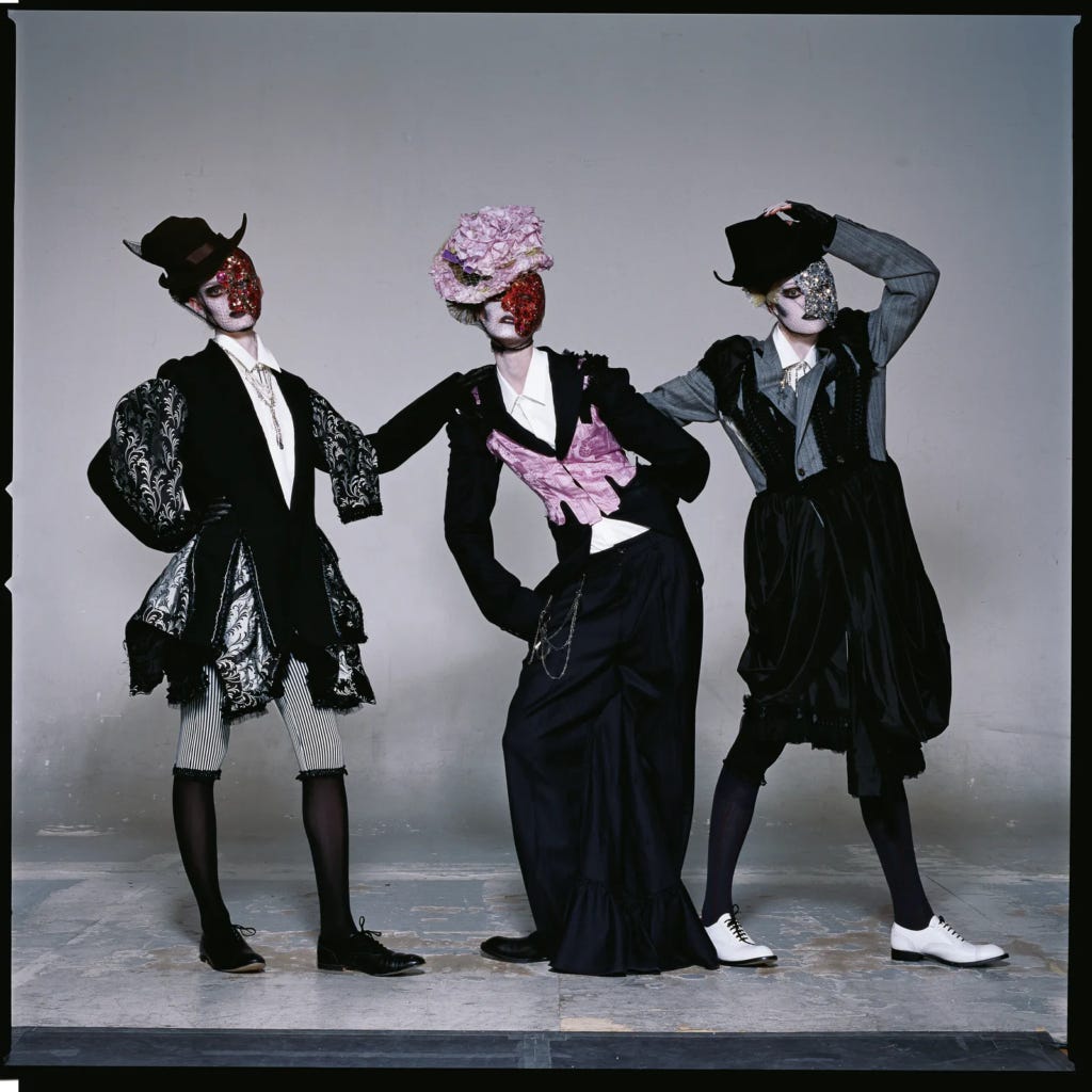 Acervo histórico da Comme des Garçons vai a leilão Acervo histórico da Comme des Garçons vai a leilão