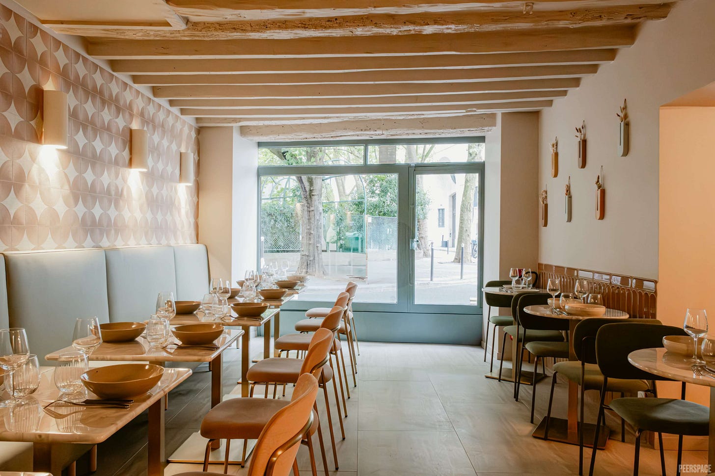 restaurant dans une rue calme du 5eme arrondissement de Paris Image dans Jardin des Plantes, Paris, 