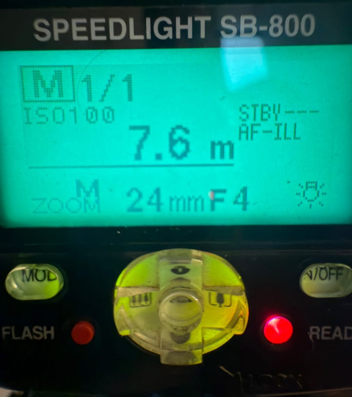 como a variação do zoom da cabeça do flash altera o alcance da iluminação e nao tem nada a ver com potência