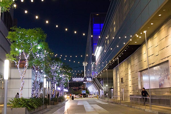 Best Places to Snap a Holiday Selfie at L.A. LIVE! | L.A. LIVE Best Places to Snap a Holiday Selfie at L.A. LIVE! | L.A. LIVE