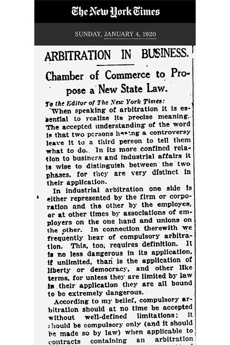 Imagens do artigo publicado no New York Times em 4 de janeiro de 1920, defendendo a arbitragem como instrumento essencial para a resolução de disputas comerciais e a preservação da ordem civilizada. O texto ressalta a importância de considerar contratos livremente firmados como sagrados. As páginas também incluem anúncios da época, como o de um gramofone Columbia Grafonola.