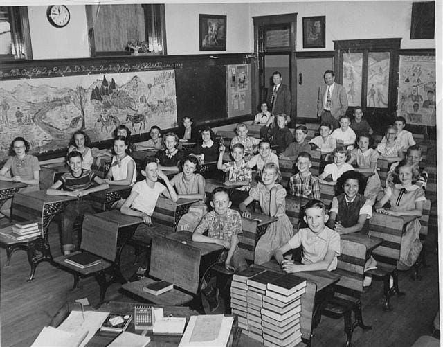 Typical school room of the 1950s...it looks almost exactly like my 4th, 5th  & 6th grades. | Vintage school, Classroom pictures, Photo exhibit