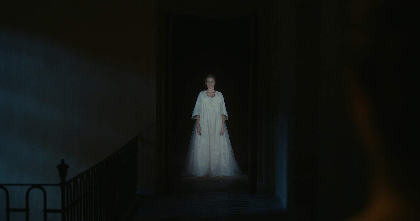 Adèle Haenel in Portrait de la jeune fille en feu (2019) Adèle Haenel in Portrait de la jeune fille en feu (2019)