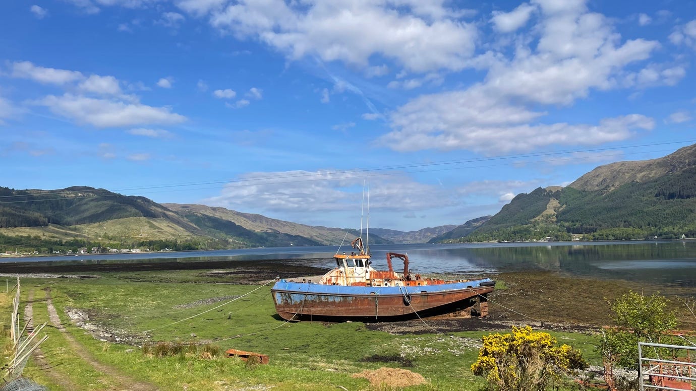 A boat on the shore of a lake

AI-generated content may be incorrect.
