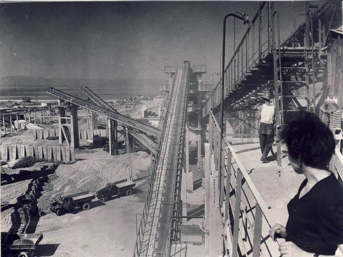 File:Fabrica de prefabricate din beton Buzau.JPG