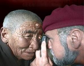 Dr Marc Lieberman examines the eyes of an elderly Tibetan Dr Marc Lieberman examines the eyes of an elderly Tibetan
