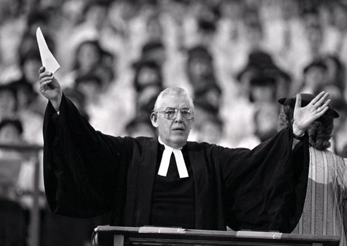 Ian Paisley: Free Presbyterian Church pays tribute