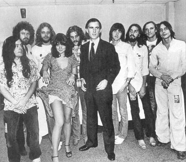 r/OldSchoolCool - Linda Ronstadt with the boyfriend and CA Gov. Jerry Brown + the Eagles, Jackson Browne and David Lindley (1975) r/OldSchoolCool - Linda Ronstadt with the boyfriend and CA Gov. Jerry Brown + the Eagles, Jackson Browne and David Lindley (1975)
