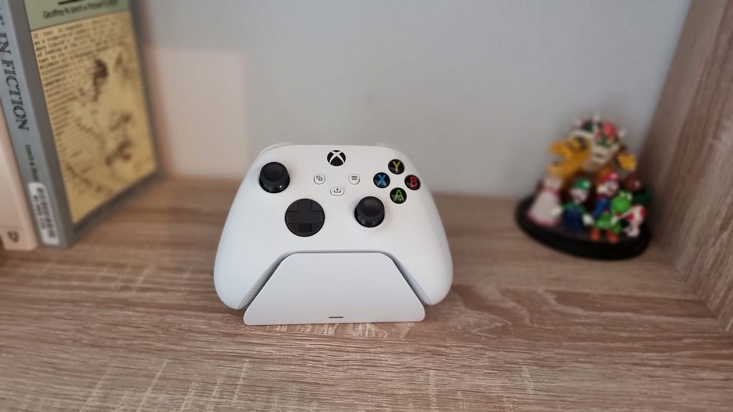 Razer Universal Quick Charging Stand in white