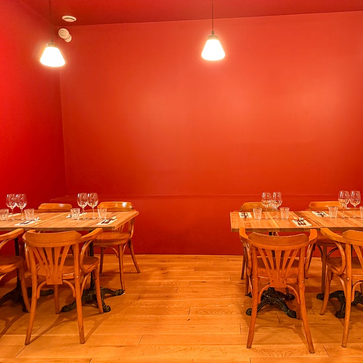 Dining rooms at Épopée restaurant in Paris