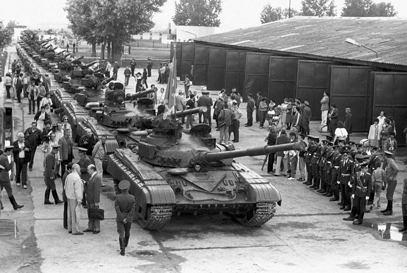 How the USSR pulled its troops from Eastern Europe - Russia Beyond