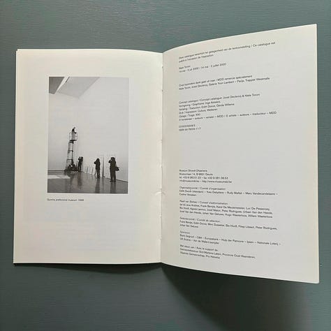 Niele Toroni, Graphic design by Inge Ketelers, Concept of the catalogue in dialogue with the artist, Museum Dhondt-Dhaenens, Sint-Martens-Latem, 2000 [Saint-Martin Bookshop, Bruxelles-Brussel. Art: © Niele Toroni]