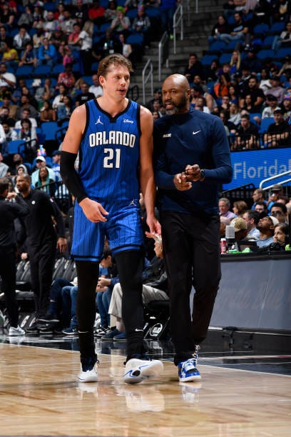 https://media.gettyimages.com/id/2036335674/photo/orlando-fl-moritz-wagner-talks-to-jamahl-mosley-of-the-orlando-magic-during-the-game-against.jpg?s=612x612&w=0&k=20&c=bFulYrPYTRV9pPIKIUw9zze-qWi0XMYGByzuU_YaVZQ=