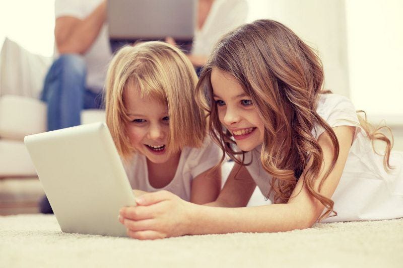 spot it duel game movie tv tech geeks girls playing spot it duel game movie tv tech geeks girls playing