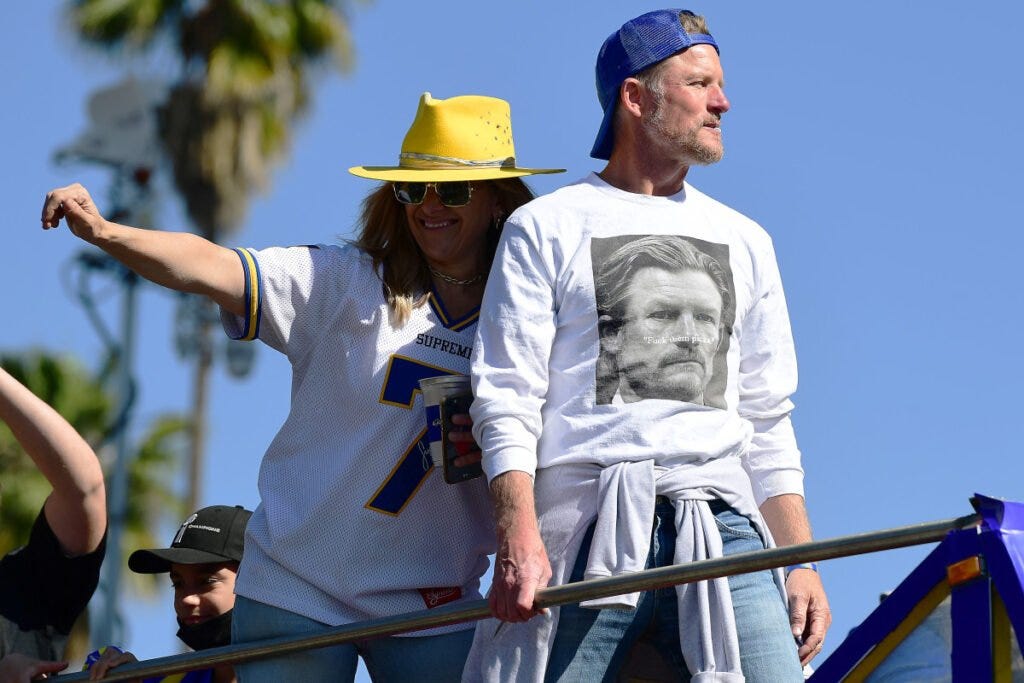 Les Snead con la camisa Fuck Dem Picks Les Snead con la camisa Fuck Dem Picks