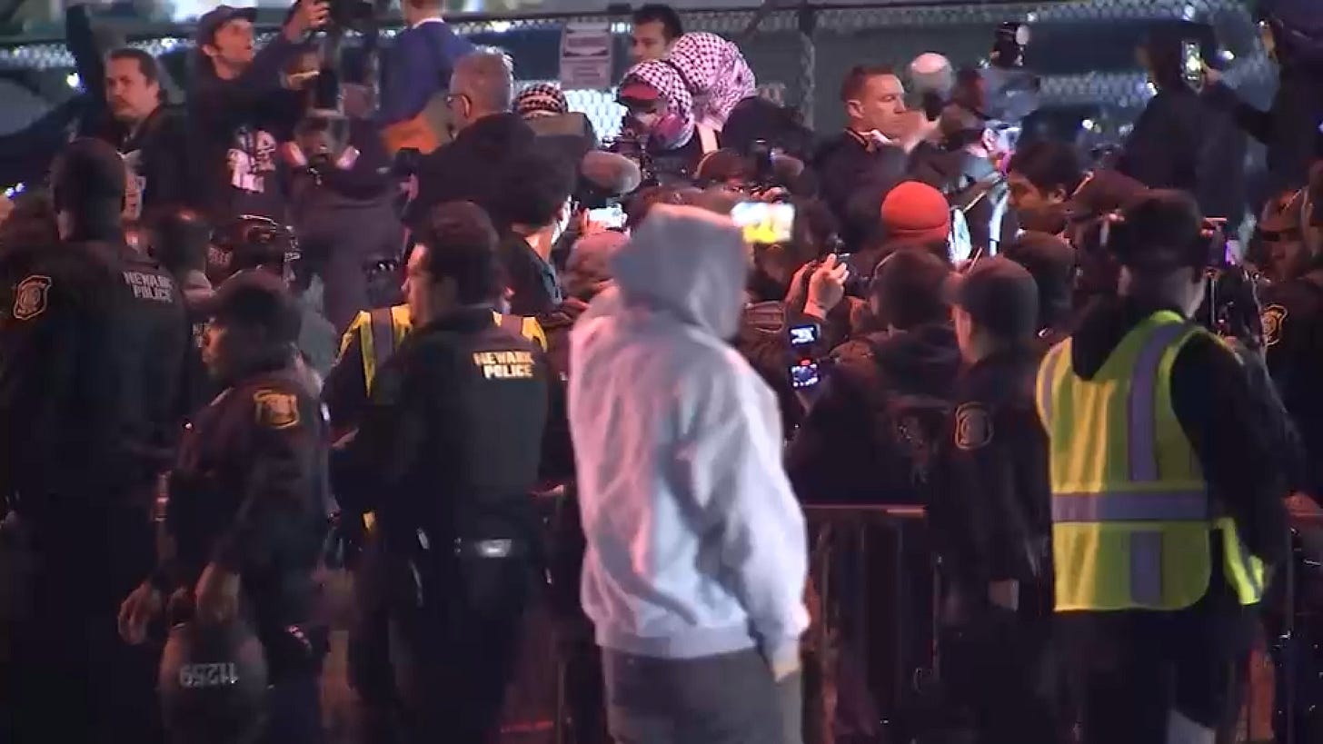 Delaney Hall protests: Newark Police take control from state as protesters demonstrate near ICE detention center - ABC7 New York Delaney Hall protests: Newark Police take control from state as protesters demonstrate near ICE detention center - ABC7 New York