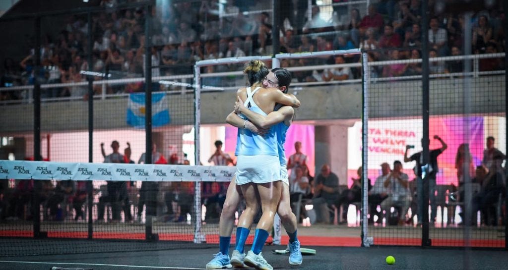 Argentina and Paraguay win Padel’s first-ever gold medals at the South American Games. Sold-out crowd for the finals