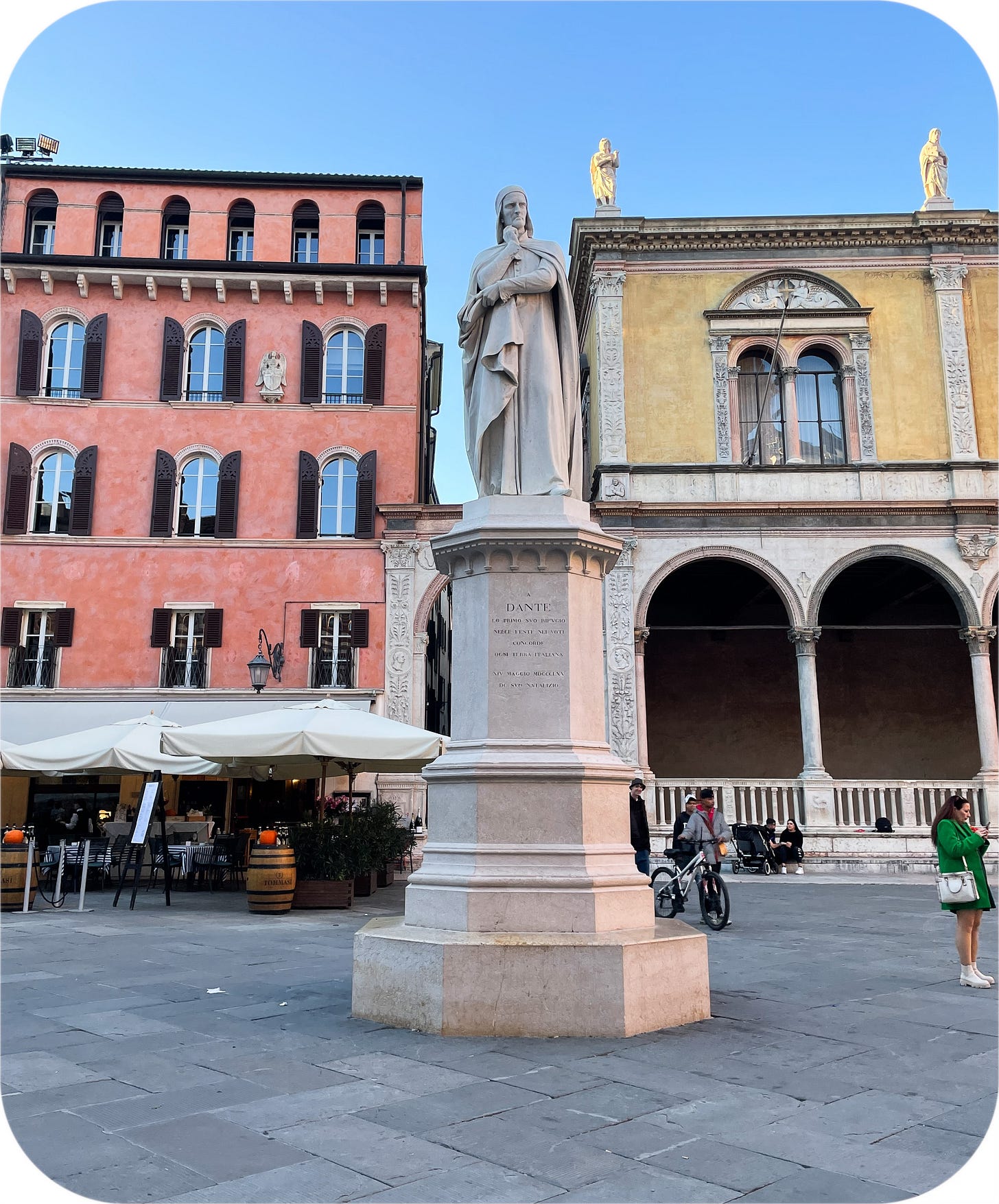 Statue of Dante. Verona, Italy