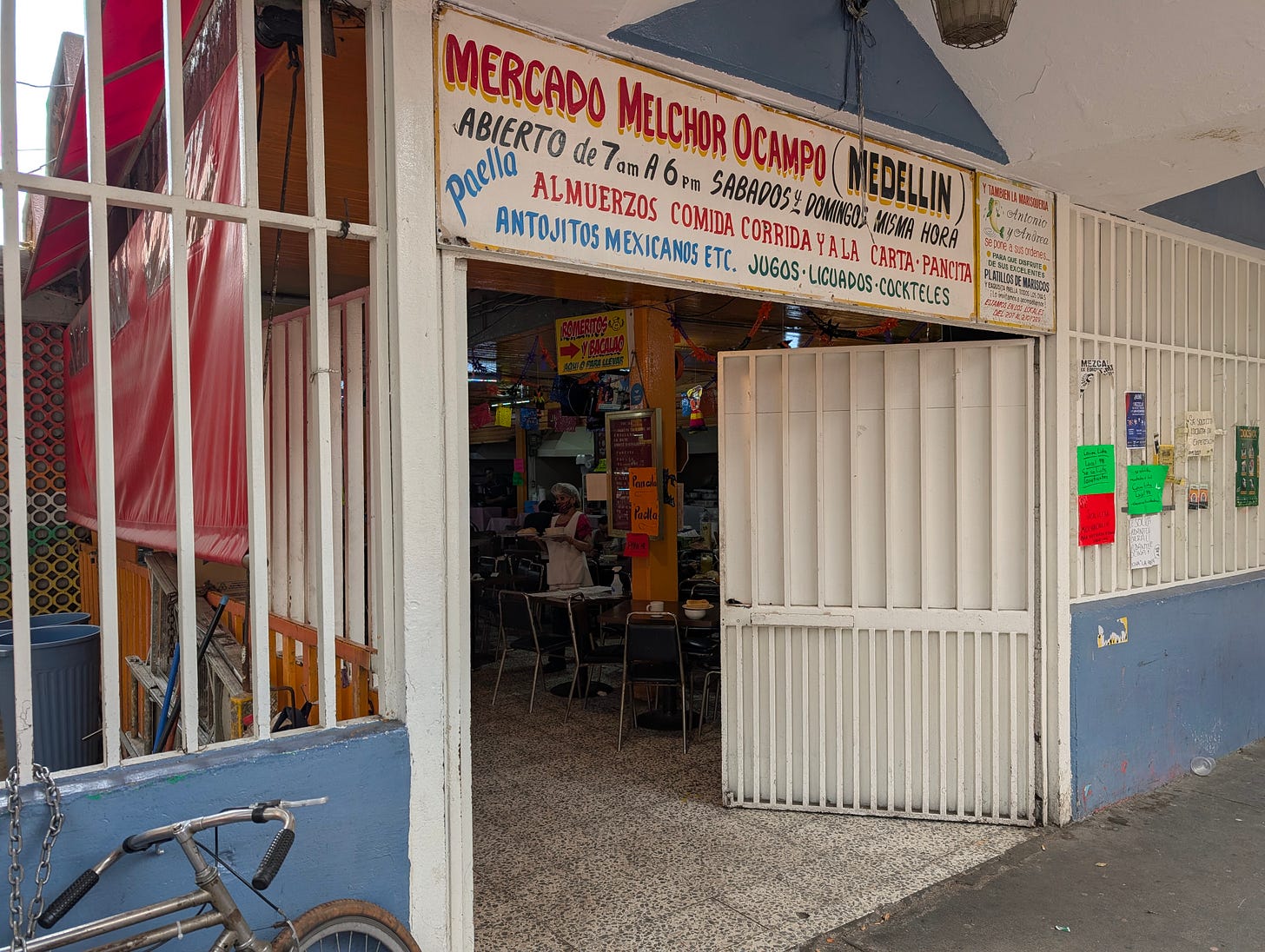 Mercado Medellin entrance
