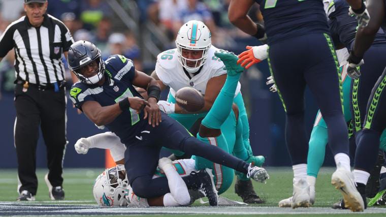 Grading Seahawks QB Geno Smith for a rough game in Week 3 win over Dolphins