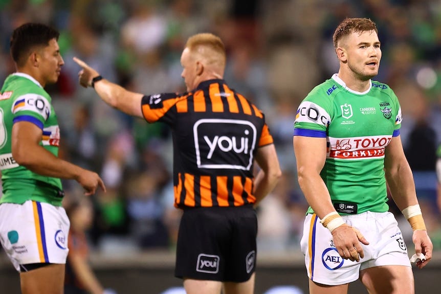 Canberra Raiders beat Cronulla Sharks with last-gasp Sebastian Kris try -  ABC News