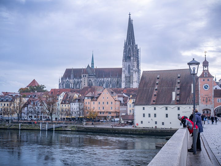Historisches Wurstkuchl, Steinerne Brucke, and the Regensburger Dom. 