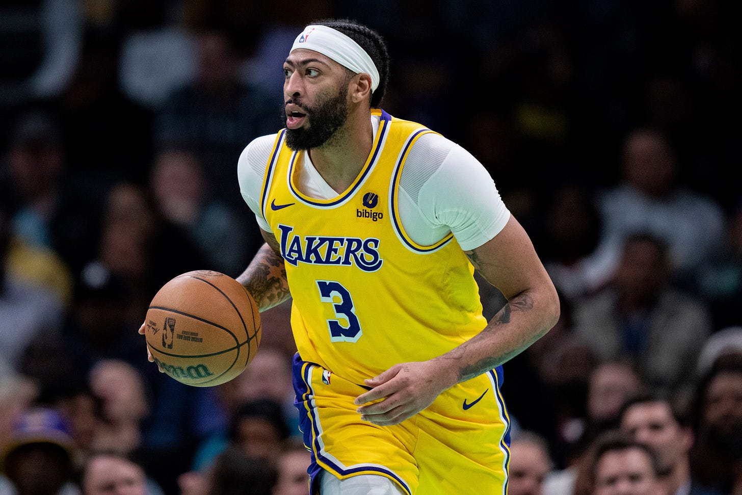 Anthony Davis has 3rd career triple-double, Lakers beat Hornets 124-118