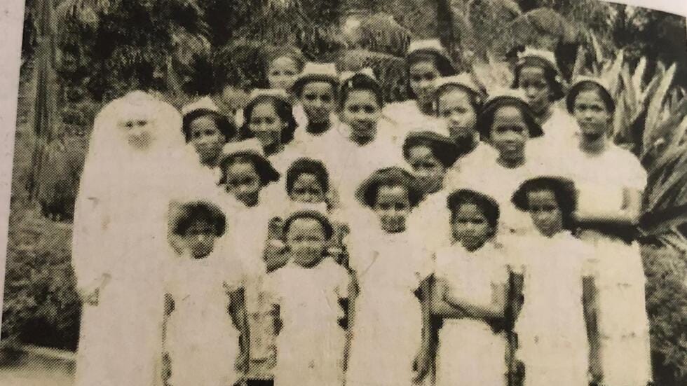 The mixed-race girls from the Katende convent, Monique Bitu Bingi, Simone Ngalula, Noëlle Verbeeken, Marie-José Loshi and Léa Tavares Mujinga want to sue the Belgian state over their treatment in the Congo. The mixed-race girls from the Katende convent, Monique Bitu Bingi, Simone Ngalula, Noëlle Verbeeken, Marie-José Loshi and Léa Tavares Mujinga want to sue the Belgian state over their treatment in the Congo.
