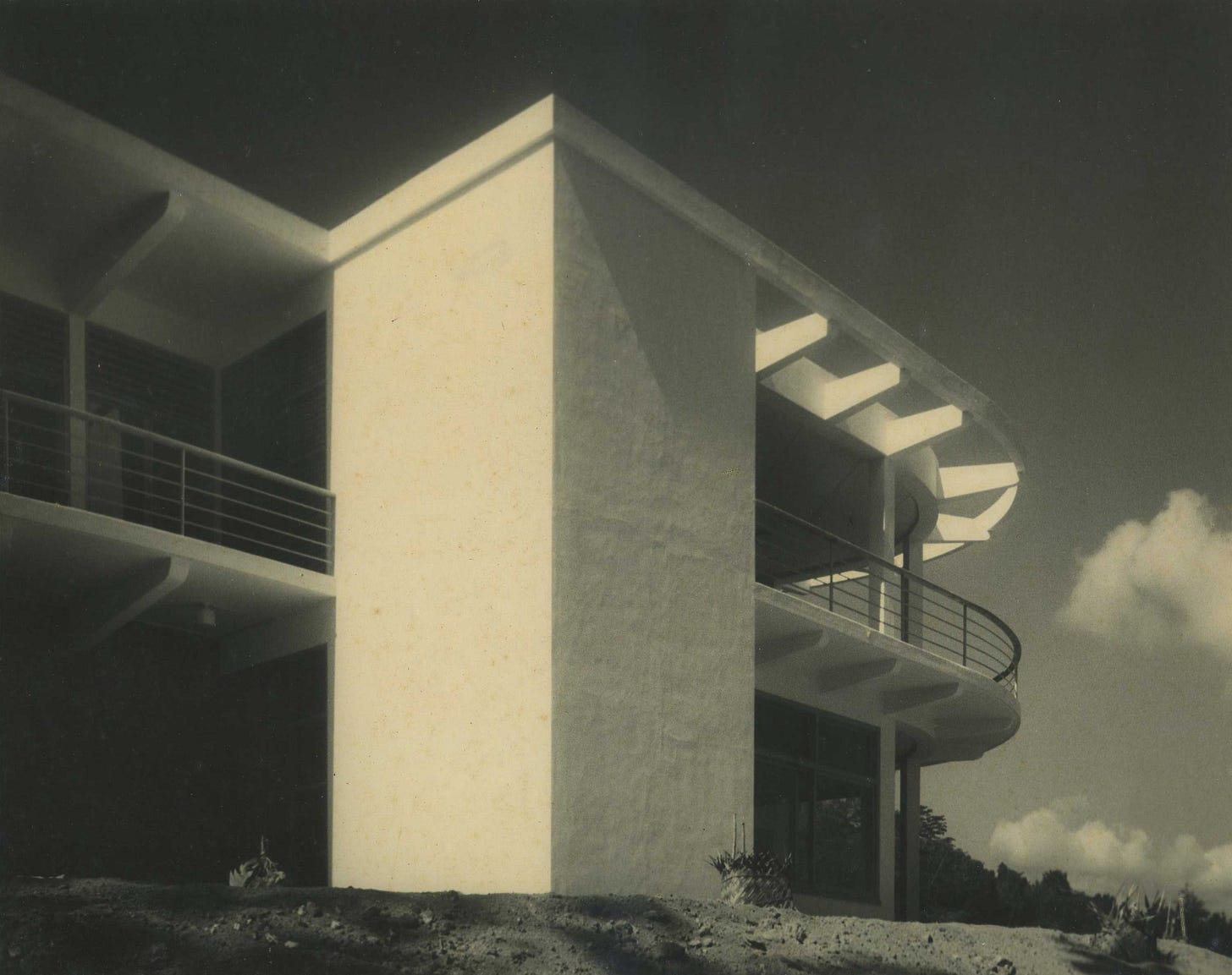 39.64-AB-The-Pieris-House,-1939,-photo-by-Lionel-Wendt,-1941 | thinkMATTER
