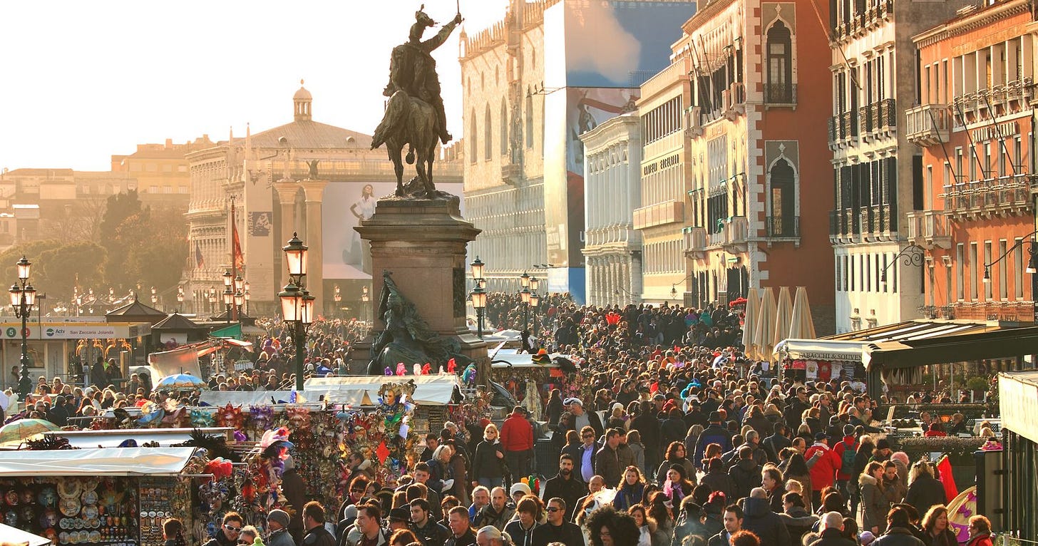 The 10 Most Crowded Tourist Destinations Ever