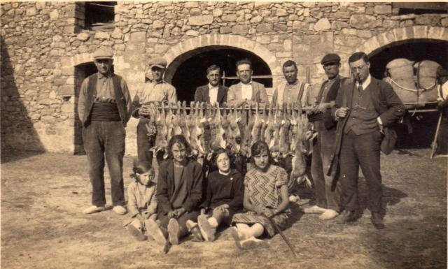 Hostal Roig a l’any 1924. Gavet de la Conca. Montsec de Rúbies (o de Meià). Pallars Jussà, Lleida, Catalunya. Foto d’Antonio Luis Bonifasi. Hostal Roig a l’any 1924. Gavet de la Conca. Montsec de Rúbies (o de Meià). Pallars Jussà, Lleida, Catalunya. Foto d’Antonio Luis Bonifasi.