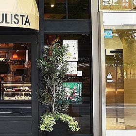 The World’s First Coffee Chain, Visited by Einstein and Lennon