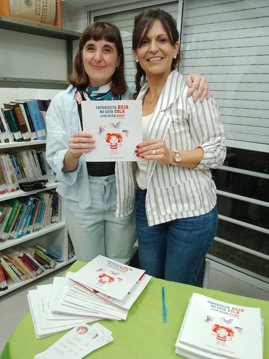 Puede ser una imagen de estudiar, libro y texto