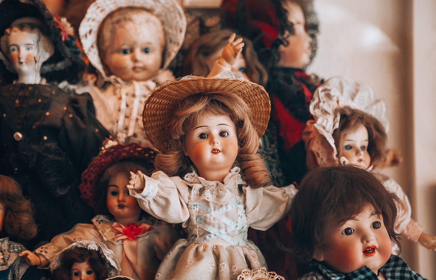 dolls dolls