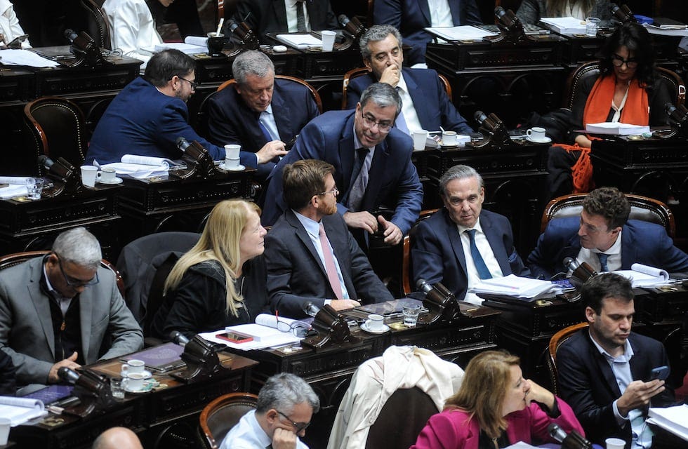 El día que Economía ejecutó el primer canje de deuda, la oposición pidió sesión para voltear la norma
