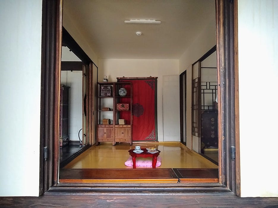 A room with a red carpet and a table
AI-generated content may be incorrect. A room with a red carpet and a table
AI-generated content may be incorrect.