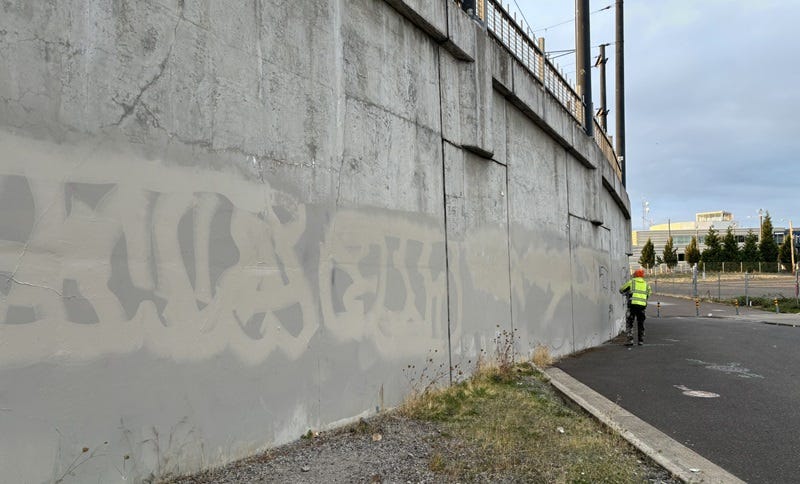 Buffers battle taggers in real-life Etch-A-Sketch