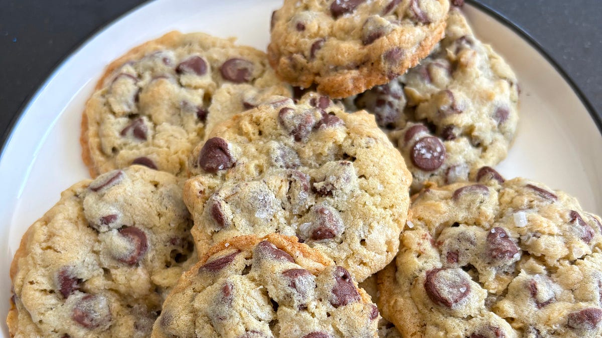Crusty's Oatmeal Chocolate Chip Cookies - CrustbyCarson