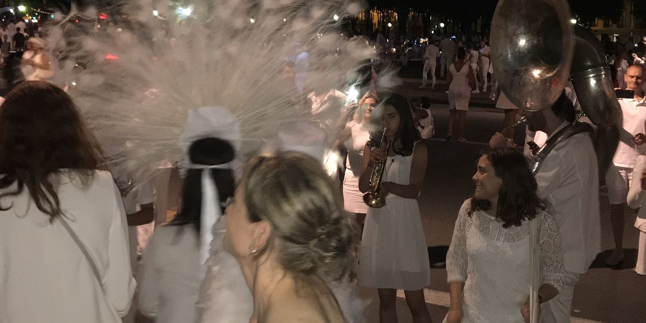 Dîner en Blanc: What to Wear (and the Whites That Photograph as Cream)