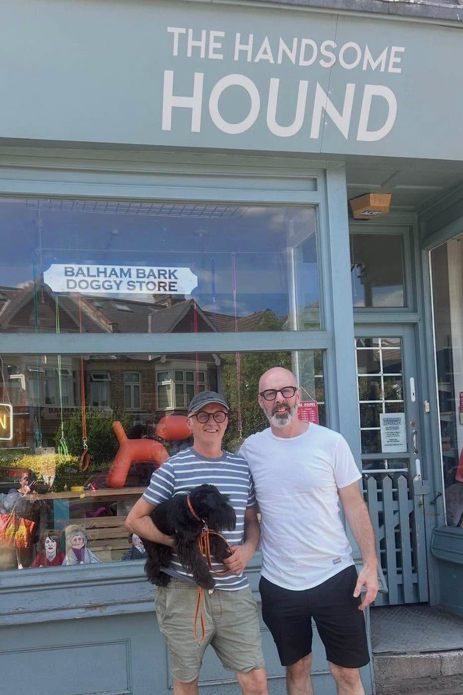 May be an image of text that says "THE HANDSOME HOUND 400 BALHAM BARK DOGGY DOGGYSTORE STORE TyAИR ·T"