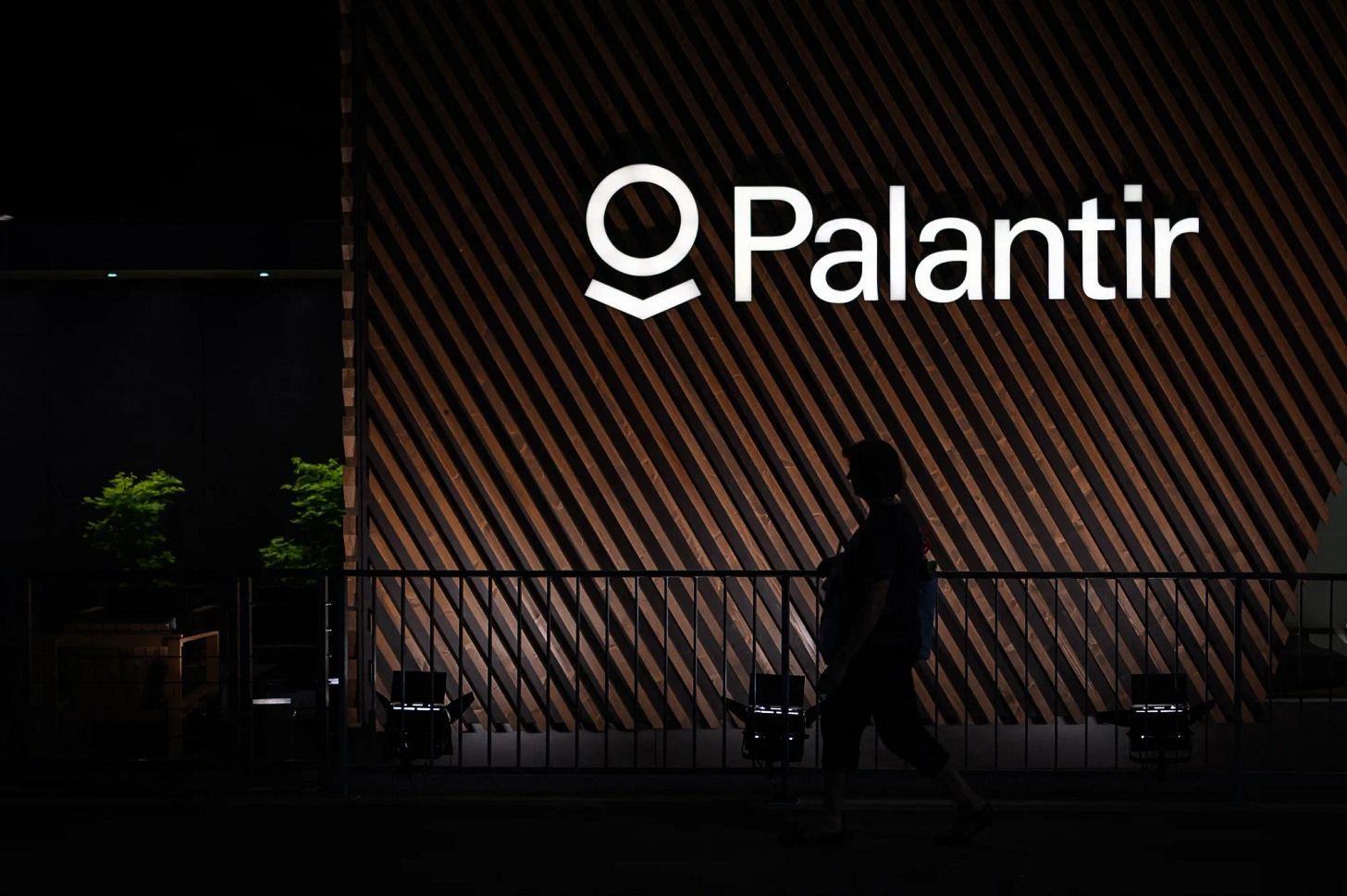 Palantir (PLTR) Says New AI Tool AIP Seeing Record Demand. Here's What It Does - Bloomberg Palantir (PLTR) Says New AI Tool AIP Seeing Record Demand. Here's What It Does - Bloomberg