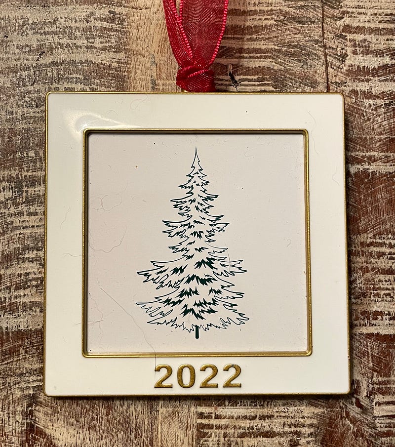 An empty frame for a photo Christmas ornament.