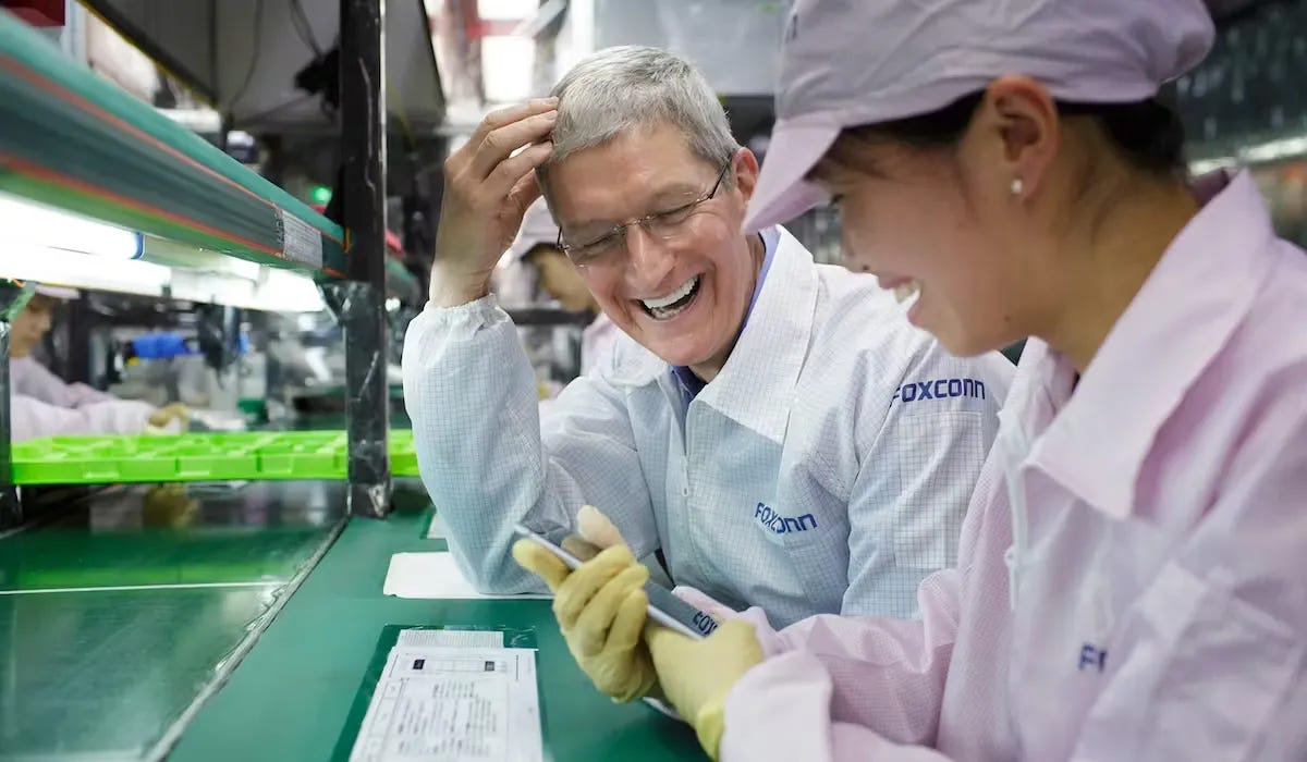 Tim Cook en fábrica de Foxconn China Tim Cook en fábrica de Foxconn China