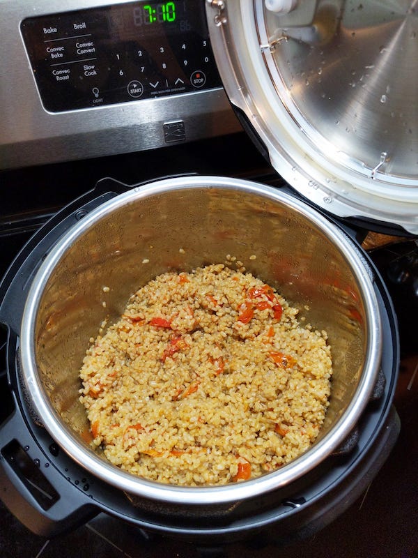 Instant Pot garlic tomato brown rice recipe | Schimiggy Reviews Instant Pot garlic tomato brown rice recipe | Schimiggy Reviews