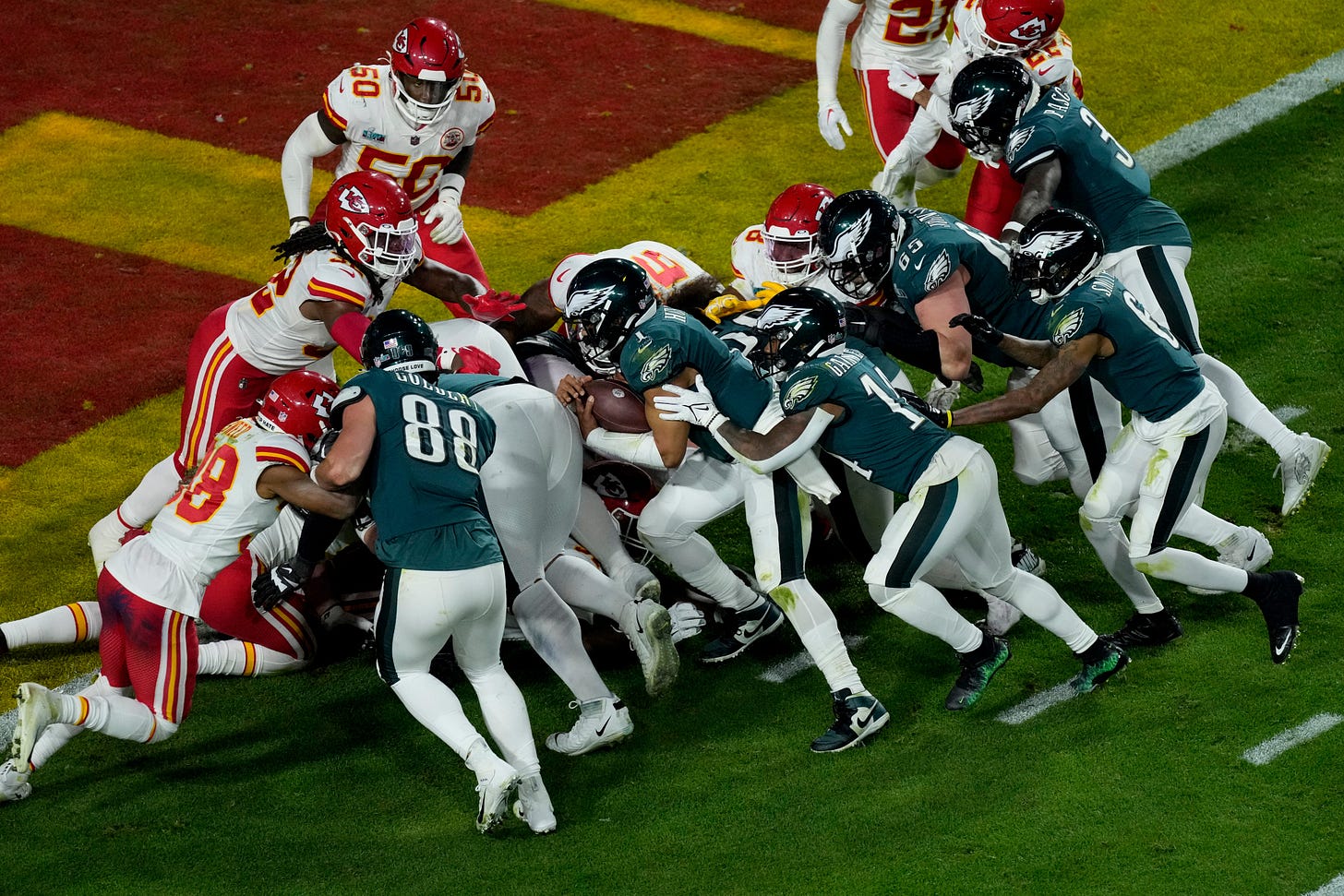 Former NFL referee says the league could ban the "Tush Push", the QB sneak  mastered by the Eagles | Marca