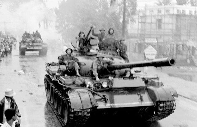 r/TankPorn - T-54 Main Battle tanks of the North Vietnamese army rolling on the street of Đà Nẵng during 1975 Spring offensive