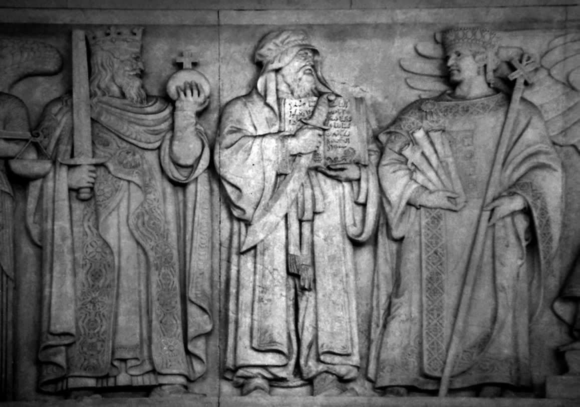 A stone carving of a person holding a sword

AI-generated content may be incorrect.