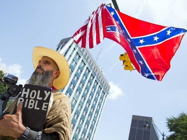 Some Americans Refuse to Give up on Confederate Flag - Business Insider